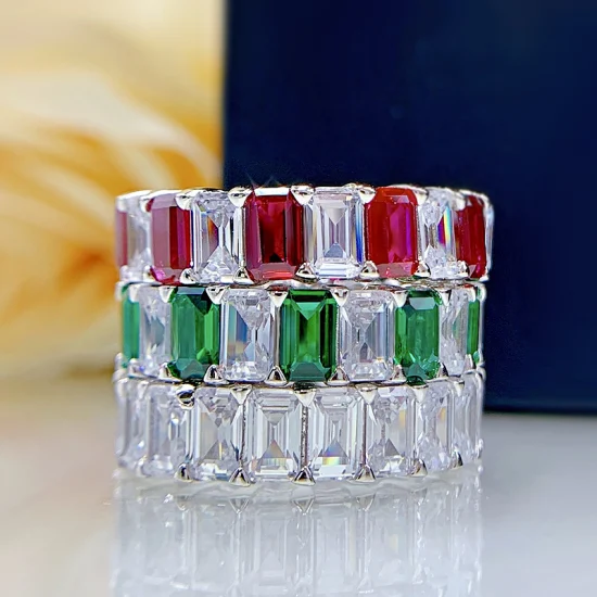 Anello Diamondx con rubino e diamante da laboratorio in oro 14 carati con montatura completa in argento sterling con taglio smeraldo