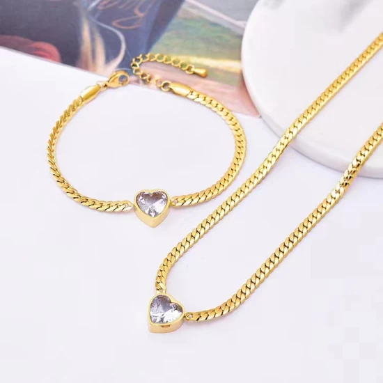 Set di gioielli con collana e orecchini con pendente in cristallo a farfalla dorata